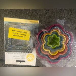 2/sets of Wilton cookie cutters T20